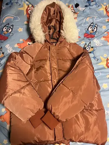 브라운 다운 자켓 후드 부착