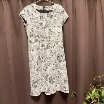 so close 무릎 기장 원피스 반팔 화이트 블랙