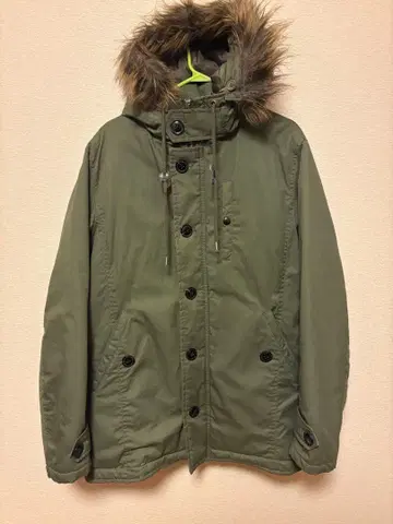 퍼 달린 올리브 그린 모즈 코트 [ 가격 인하 협상 가능 ]