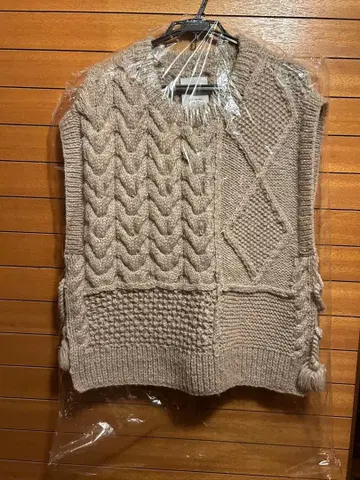 케이블 니트 베스트 베이지