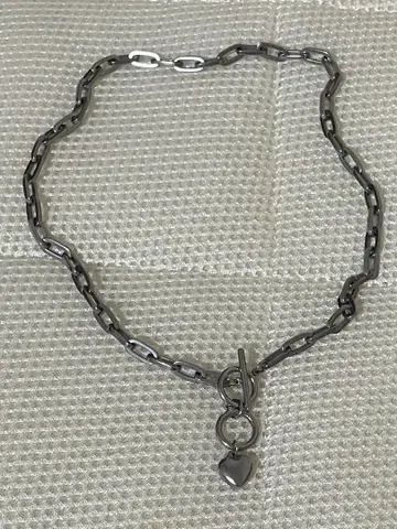 하트형 참 포함 체인 목걸이