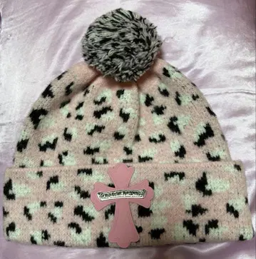 크롬 폼폼 포함 니트 모자