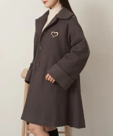 Chico 브로치 부착 울 플레어 코트