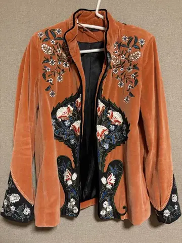 [ 12/26까지 구매 10% OFF ] ZARA 벨벳 x 자수 자켓