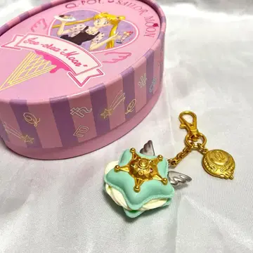 Q-pot. x 세일러문 세일러 스타에일 마카롱 백참