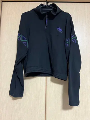 PUMA 블랙 하프 지퍼 크롭 맨투맨