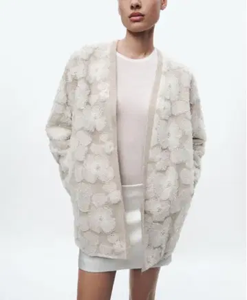 ZARA 대비 모조 진주 니트 코트