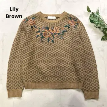 릴리 브라운 체크 무늬 꽃 자수 풀오버 니트 베이지 계열 스웨터