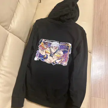 우즈이 텐겐 프린트 후드 부착 맨투맨