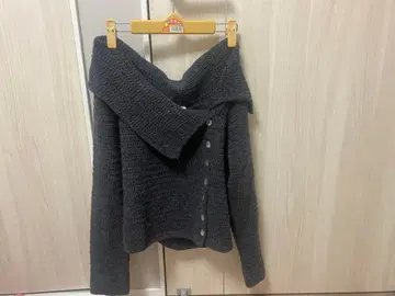ZARA 그레이 오프숄더 니트 스웨터