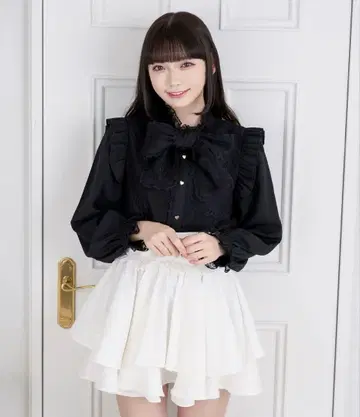 Pal elfy 스탠드 레이스 보타이 블라우스 블랙
