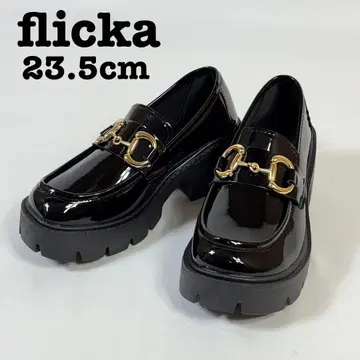 [ 재고 처분품 ] flicka 통굽 비트 로퍼 캔키 에나멜