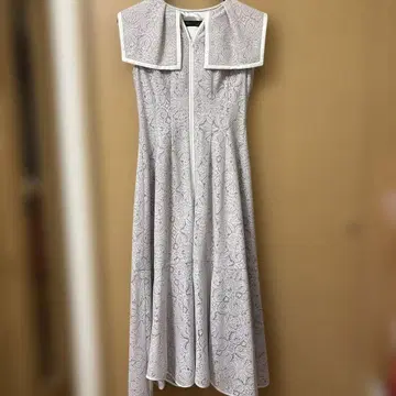 레이스 무늬 슬리브리스 원피스