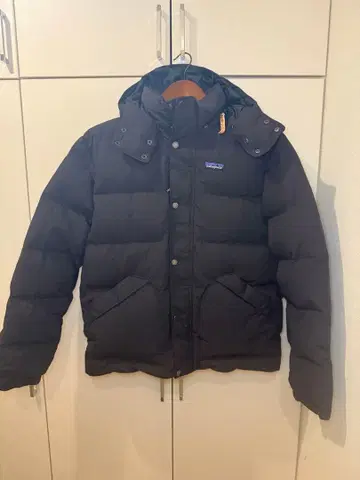 Patagonia 블랙 다운 자켓 후드 부착