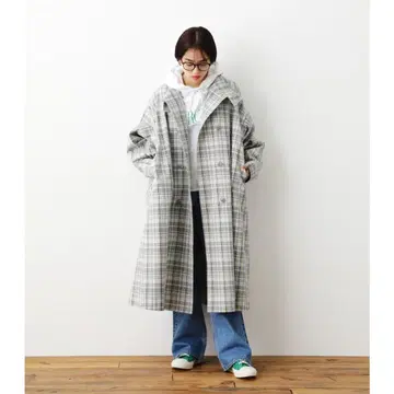 그레이 계열 체크 무늬 롱 코트