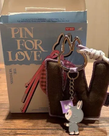 POP MART PIN FOR LOVE W