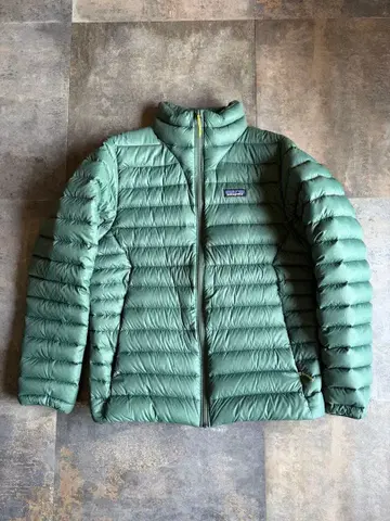 patagonia 다운 스웨터 M 사이즈 (22년 모델)