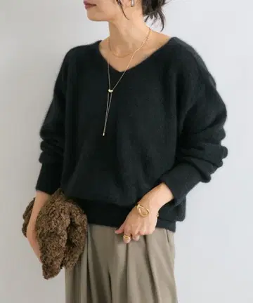 리브 드와 헤어리 래글런 V넥 니트