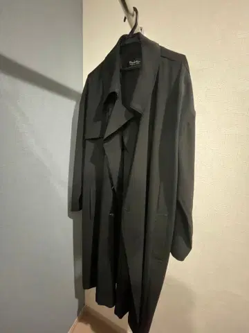 토네이도 마트 블랙 트렌치코트
