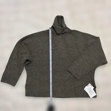 미사용 새상품, 택 포함 그레이 브라운, 터틀넥 오버 사이즈 니트