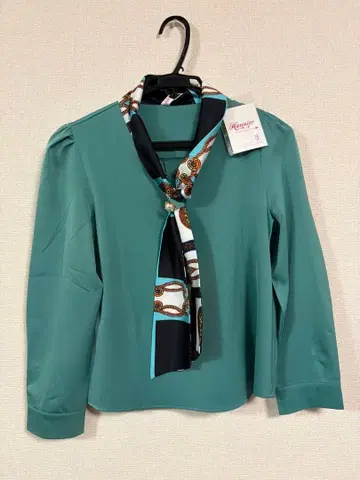 그린 스카프 긴팔 블라우스