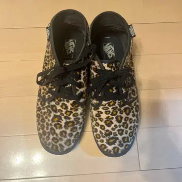 Vans 레오파드 무늬 보아 소재