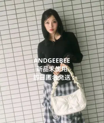 새상품 ANDGEEBEE 개더 퍼피 숄더백 아이보리 화이트