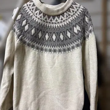 페어아일 패턴 하이넥 니트