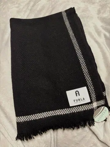 훌라 FURLA MOONBAT 세탁 가능한 캐시미어 100% 블랙 스톨