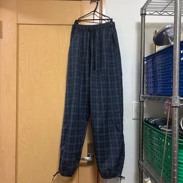 네이비 체크 무늬 와이드 팬츠