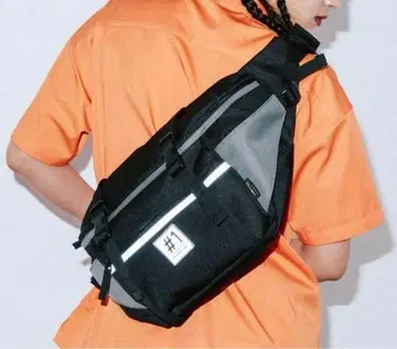 새상품 XGIRL 바디 백 힙 백 블랙