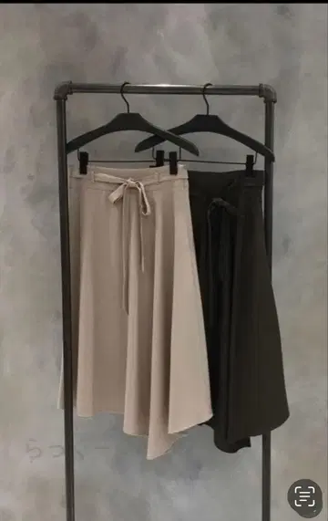 띠어리 비대칭 스커트 미사용 카키