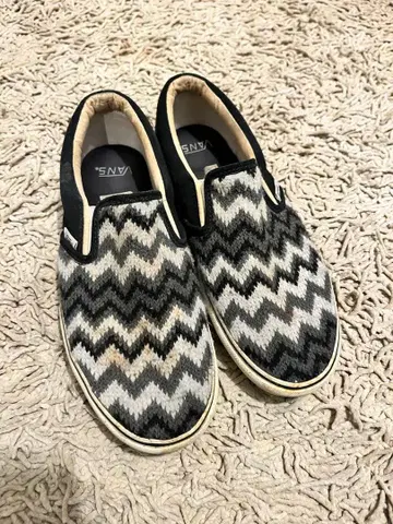 VANS 지그재그 패턴 니트 스니커즈