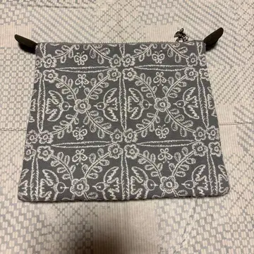 미사용품 미나 페르호넨 코르바 파우치 felice 페리체