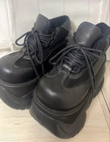 데모니아 DEMONIA 통굽 스니커즈