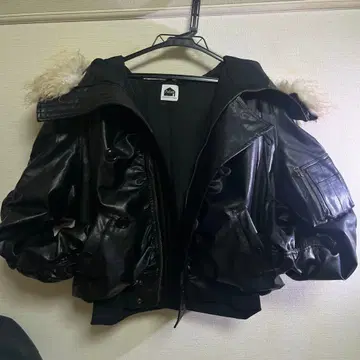 퍼 달린 가죽 자켓