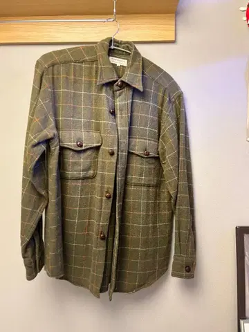 올리브 그린 체크 무늬 플란넬 셔츠