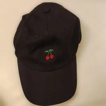 블랙 캡 체리 자수