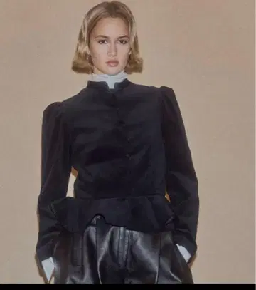 H&M 벨벳 페플럼 자켓