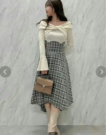 트위스트 크로스 도킹 원피스 dazzlin M 사이즈