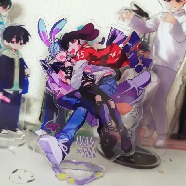 에이스테 틸 이반 아크릴스탠드