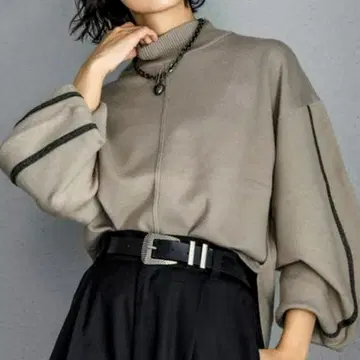 [ 미사용 ] PAGEBOY 하이 게이지 라메 라인 풀오버 니트 FREE