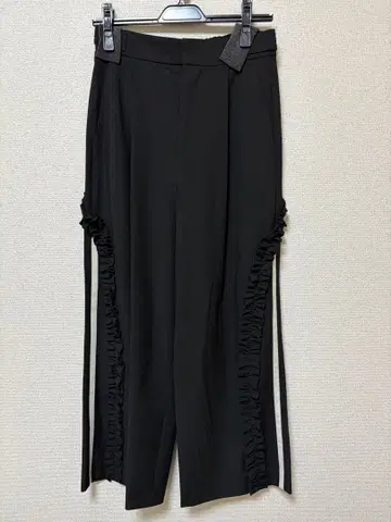 새상품 이번 시즌 Jena 제나 에스파스 메르베유 아치 프릴 팬츠 블랙