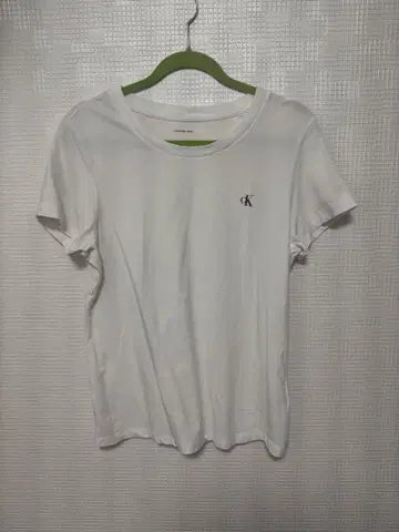 cK 화이트 크루넥 T셔츠