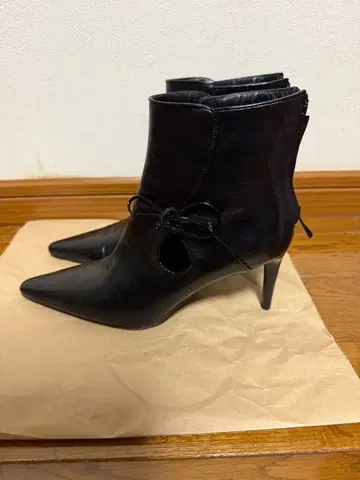 BALLY 블랙 스틸레토 하이힐 부츠 23.5cm