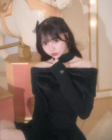 미셸마카롱 초커 샤기 오프숄더 상의 블랙 F