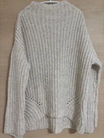 조이 오나 베이지 니트 스웨터 긴팔