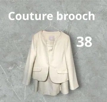 Couture brooch 아이보리 자켓과 스커트 세트