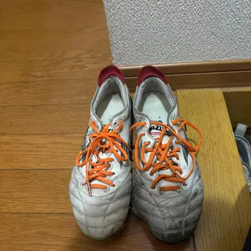 미즈노 축구화 화이트/오렌지