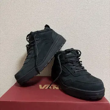 VANS 블랙 스웨이드 미드컷 스니커즈